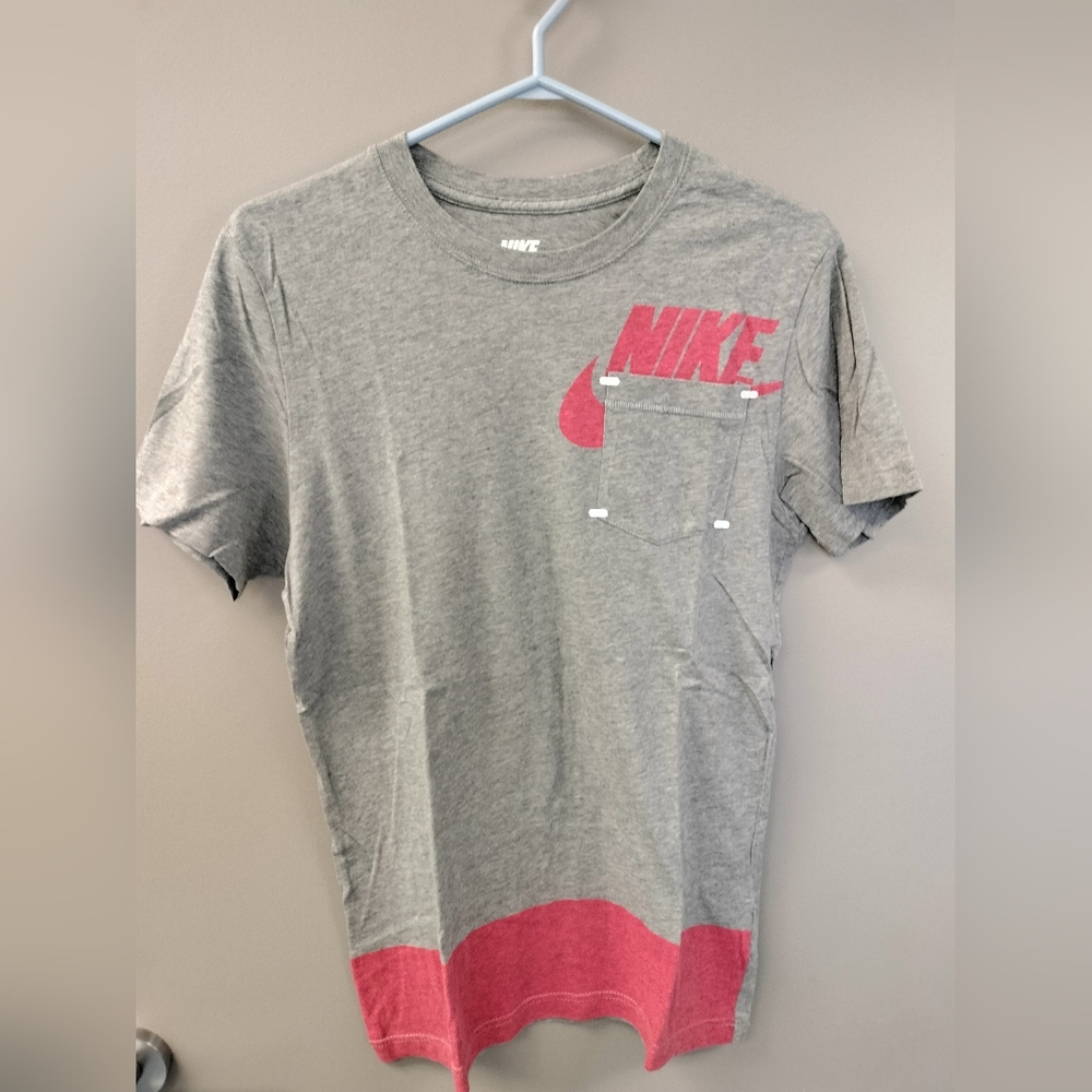Nike Sportswear Pocket tee
